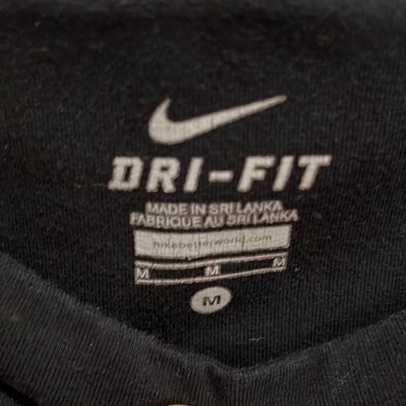 NIKE | Capri Leggings | Medium - Picture 2 of 4